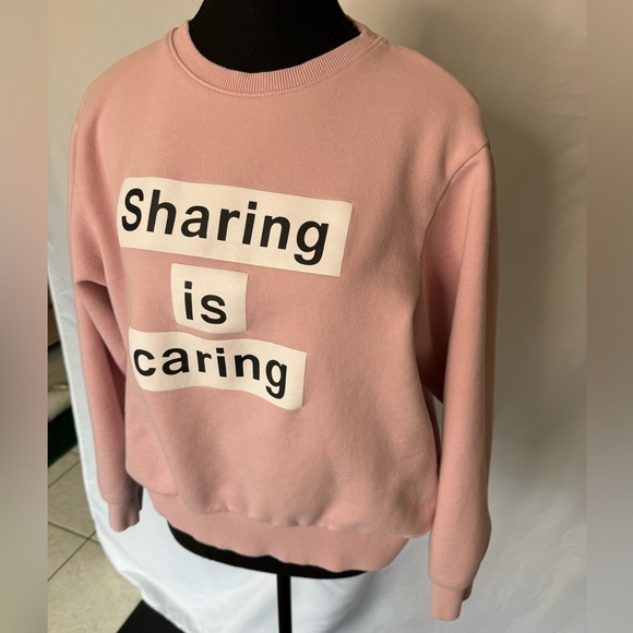 Othermix “Sharing is Caring” pink crewneck sweater - Picture 2 of 6